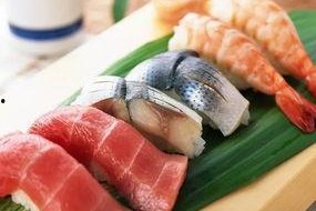 娱乐吃瓜君肚包肉